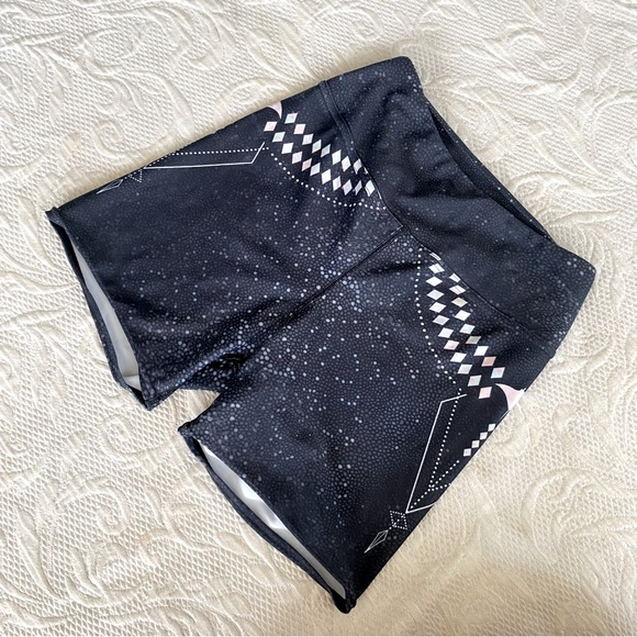 WildSpirit Apparel High-Waisted Yoga Shorts - Eagle Ray Pattern - Picture 2 of 5